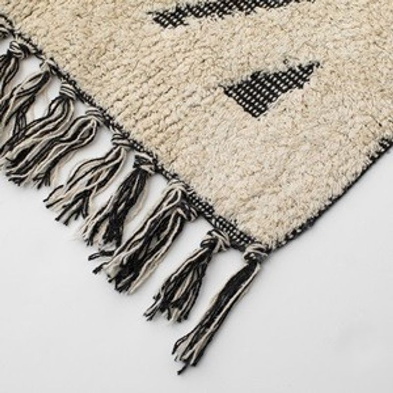 Casa si Gradina - Textile si covoare - Covoare - Covoare casa - Covoras Decorativ de Iarna din Bumbac Bej cu Model Diamant si Franjuri, 90x60 cm - Infinity.ro