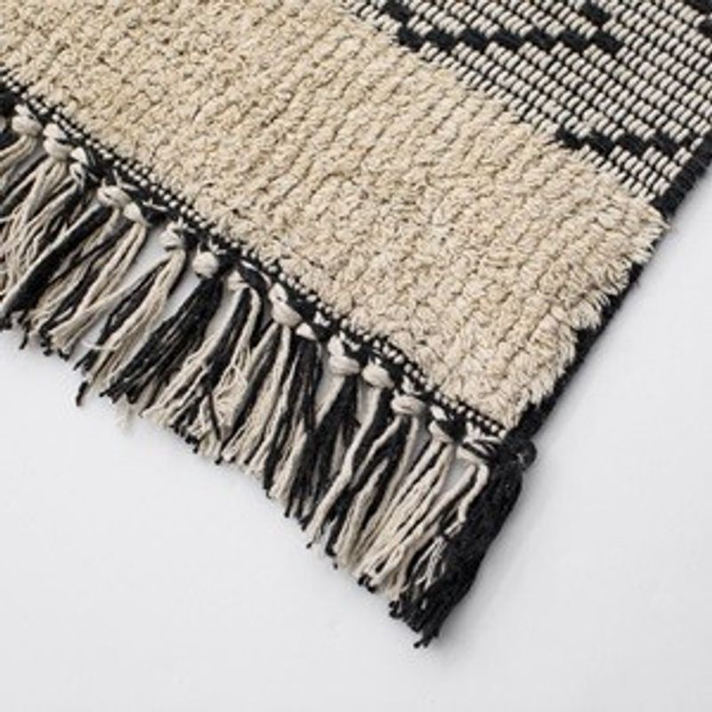 Casa si Gradina - Textile si covoare - Covoare - Covoare casa - Covoras Decorativ de Iarna din Bumbac cu Dungi si Franjuri, Bej si Negru, 110x80cm - Infinity.ro