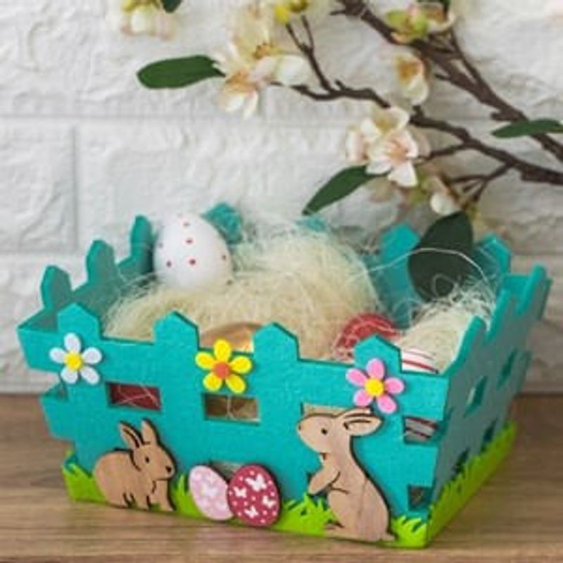 Casa si Gradina - Decoratiuni - Decoratiuni de sezon - Cos decorativ de Paste din fetru, Turcoaz, cu iepurasi si oua, 22x17x12cm - Infinity.ro