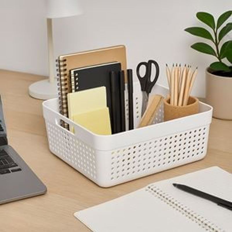 Casa si Gradina - Mobilier - Organizare si depozitare - Cutii depozitare - Cos de Depozitare Plastic Perforat Off White cu Manere 10L - Infinity.ro