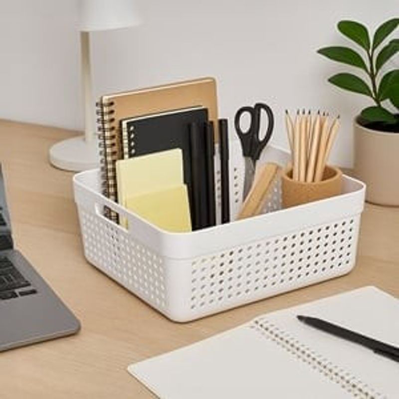 Casa si Gradina - Mobilier - Organizare si depozitare - Cutii depozitare - Cos de Depozitare Plastic Perforat Off White cu Manere 10L - Infinity.ro