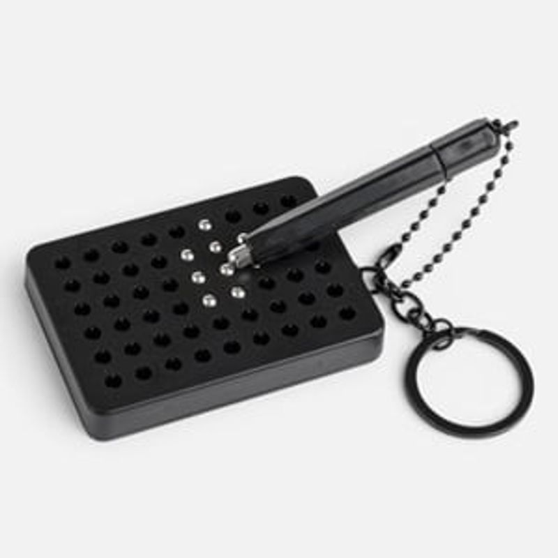 Fashion, accesorii si bijuterii - Copii - Accesorii copii - Alte accesorii copii - Breloc cu joc magnetic, 54 bilute, negru - Infinity.ro