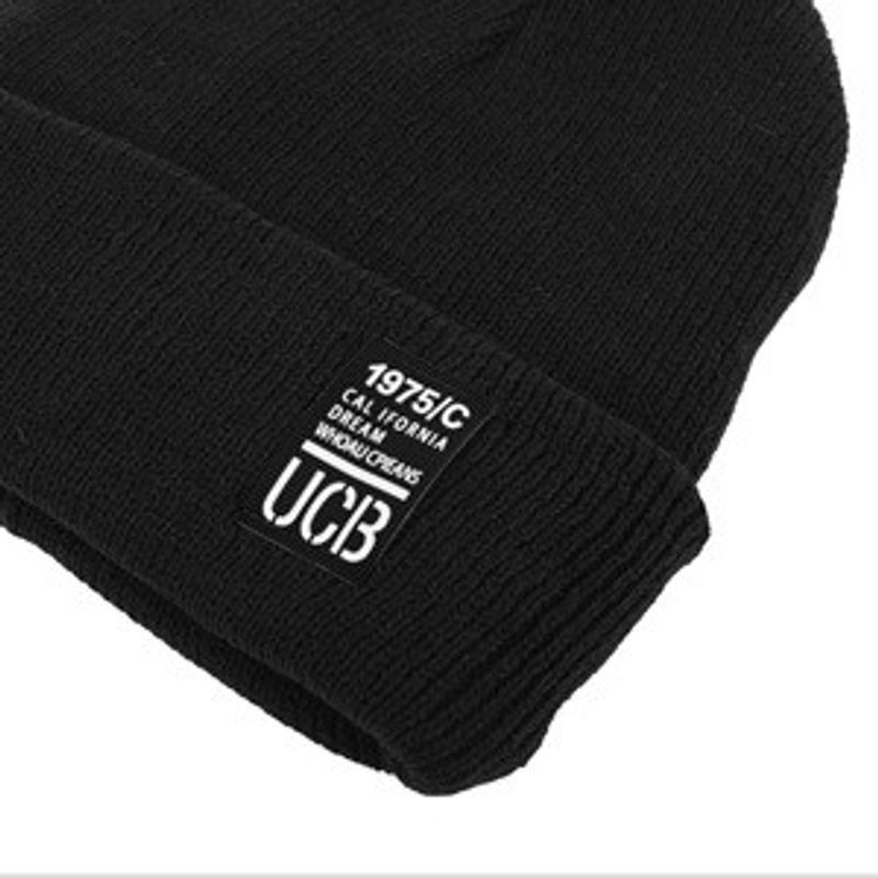 Fashion, accesorii si bijuterii - Barbati - Accesorii barbati - Caciuli si sepci barbati - Caciula tricotata neagra cu captuseala fleece si patch tesut pentru barbati - Infinity.ro