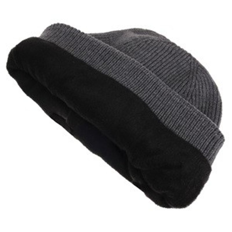 Fashion, accesorii si bijuterii - Barbati - Accesorii barbati - Caciuli si sepci barbati - Caciula tricotata gri cu captuseala fleece si patch PU pentru barbati - Infinity.ro