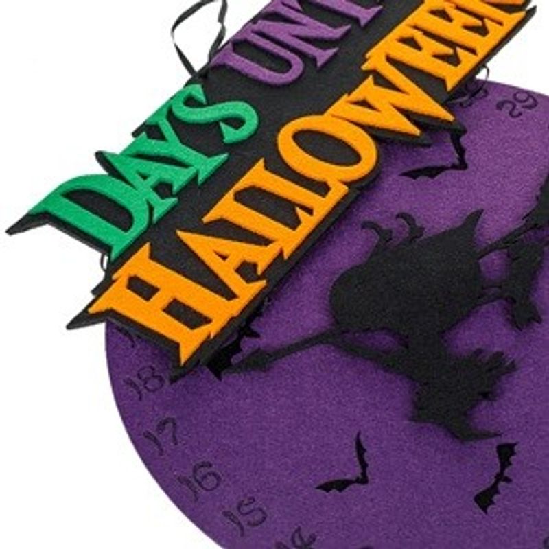 Casa si Gradina - Decoratiuni - Decoratiuni de sezon - Calendar decorativ de Halloween din fetru, cu vrajitoare magnetica, 26x42 cm, mov - Infinity.ro