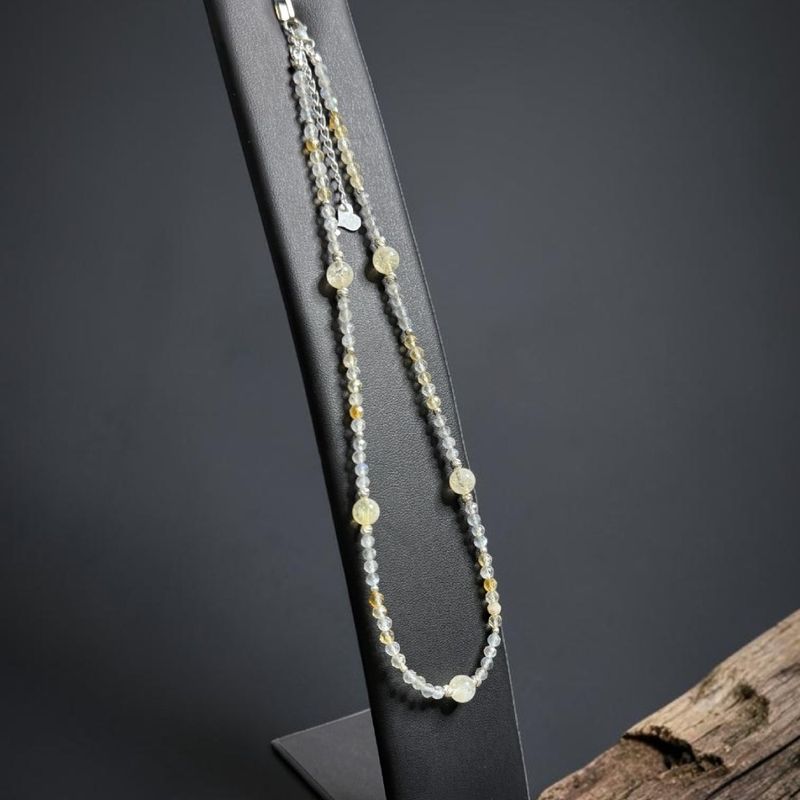 Fashion, accesorii si bijuterii - Femei - Bijuterii femei - Coliere femei - Colier elegant Alba din cristale fatetate de Labradorit si Citrin cu argint 925 placat cu aur - Infinity.ro