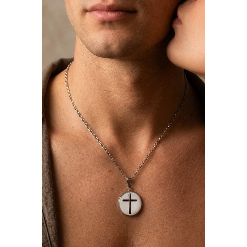 Fashion, accesorii si bijuterii - Barbati - Bijuterii barbati - Lanturi si pandantive barbati - Colier Latin Cross, in cutie cadou, design simplist, bijuterie barbati CLCS - Infinity.ro