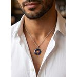 Fashion, accesorii si bijuterii - Barbati - Bijuterii barbati - Lanturi si pandantive barbati - Colier in caligrafie araba, Quwwa(putere), in cutie cadou, design oriental, bijuterie barbati CLQP - Infinity.ro