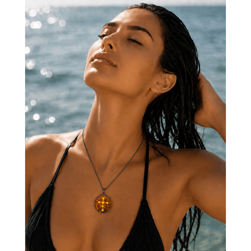 Fashion, accesorii si bijuterii - Femei - Bijuterii femei - Coliere femei - Colier Holy Light cu strasuri, in cutie cadou, design contrastant, bijuterie unisex CLNs28 - Infinity.ro