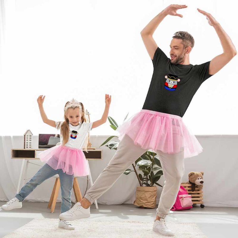 Fashion, accesorii si bijuterii - Copii - Imbracaminte copii - Tricouri copii - Tricou Copii Fete Squishmallows Soldatel Mos Craciun Gerila CoolTrend, negru, marime S Copii - Infinity.ro