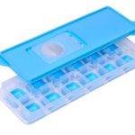 Casa si Gradina - Bucatarie si vesela - Accesorii bar - Forme cuburi de gheata - Forma pentru cuburi de gheata cu capac, 12 compartimente, albastru transparent - Infinity.ro