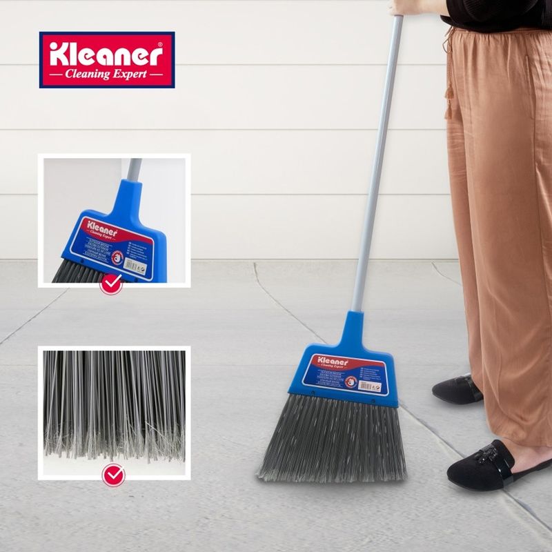 Market - Curatenie si intretinere casa - Produse menaj - Maturi si farase - Matura pentru Exterior KLEANER cu Maner Metalic 135 cm, Peri Lungi si Flexibili de 14-15 cm, Prindere prin Filet - Infinity.ro