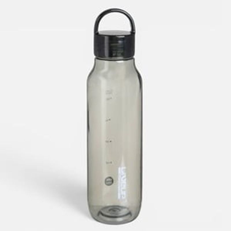 Casa si Gradina - Bucatarie si vesela - Cani si pahare - Sticle - Sticla de apa din plastic cu maner, 670 ml, Gri fumuriu - Infinity.ro
