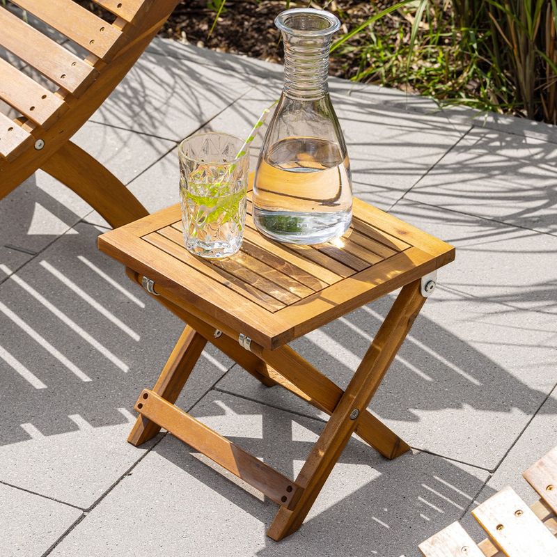 Casa si Gradina - Gradina si terasa - Mobilier exterior - Scaune si sezlonguri gradina - Set 2 sezlonguri pliabile cu masa, perne reversibile de culoare rosu sau gri, lemn de salcam, 180x54x63 cm, maro - Infinity.ro