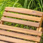 Casa si Gradina - Gradina si terasa - Mobilier exterior - Scaune si sezlonguri gradina - Set 2 sezlonguri pliabile cu masa, perne reversibile de culoare rosu sau gri, lemn de salcam, 180x54x63 cm, maro - Infinity.ro