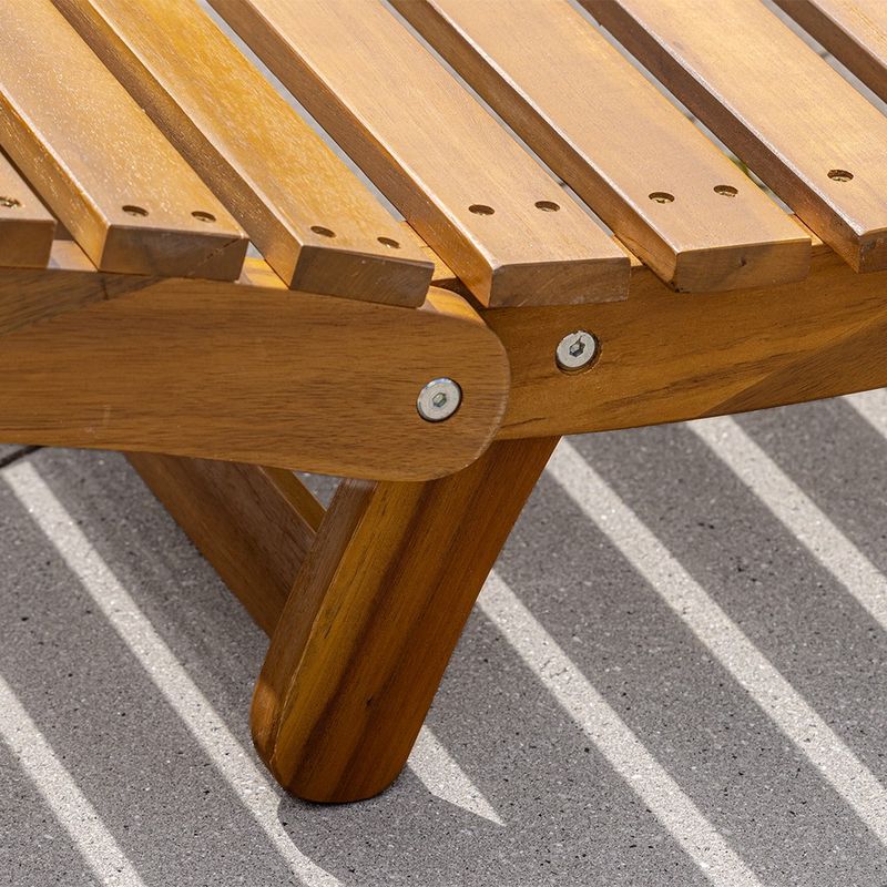 Casa si Gradina - Gradina si terasa - Mobilier exterior - Scaune si sezlonguri gradina - Set 2 sezlonguri pliabile cu masa, perne reversibile de culoare rosu sau gri, lemn de salcam, 180x54x63 cm, maro - Infinity.ro