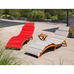 Casa si Gradina - Gradina si terasa - Mobilier exterior - Scaune si sezlonguri gradina - Set 2 sezlonguri pliabile cu masa, perne reversibile de culoare rosu sau gri, lemn de salcam, 180x54x63 cm, maro - Infinity.ro