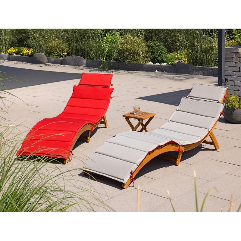 Casa si Gradina - Gradina si terasa - Mobilier exterior - Scaune si sezlonguri gradina - Set 2 sezlonguri pliabile cu masa, perne reversibile de culoare rosu sau gri, lemn de salcam, 180x54x63 cm, maro - Infinity.ro