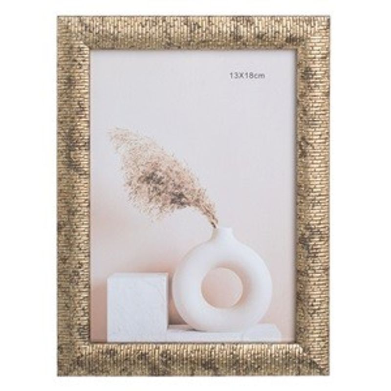 Casa si Gradina - Decoratiuni - Obiecte decorative - Accesorii decorative - Rama foto aurie cu finisaj reliefat, 13x18 cm, pentru masa sau perete - Infinity.ro
