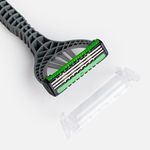 Ingrijire personala si Cosmetice - Aparate & accesorii ingrijire personala - Aparate de ras si tuns - Aparate de ras clasice - Aparat de ras cu lama tripla pentru barbati, Maner ergonomic, Negru si gri - Infinity.ro