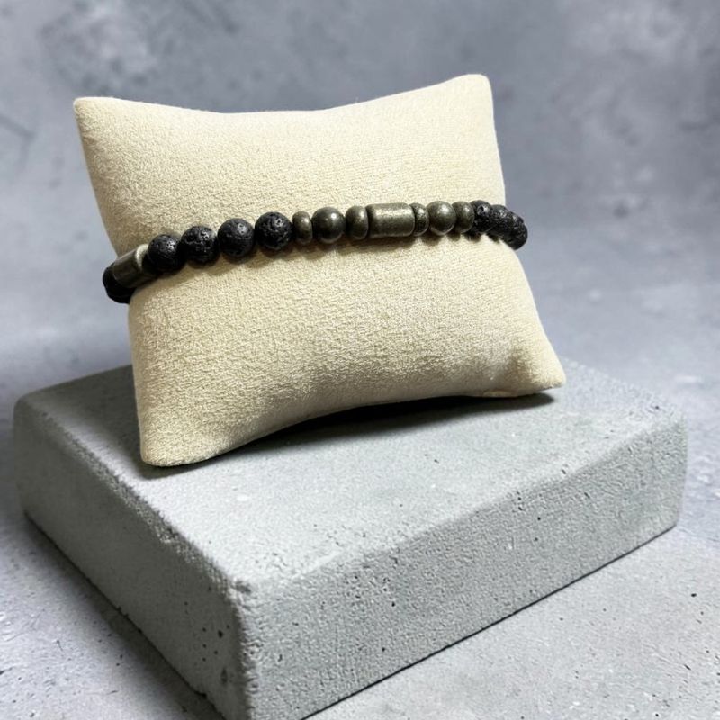 Fashion, accesorii si bijuterii - Barbati - Bijuterii barbati - Bratari barbati - Bratara eleganta barbati Eiko cu snur din Piatra de lava si Pirita - Infinity.ro