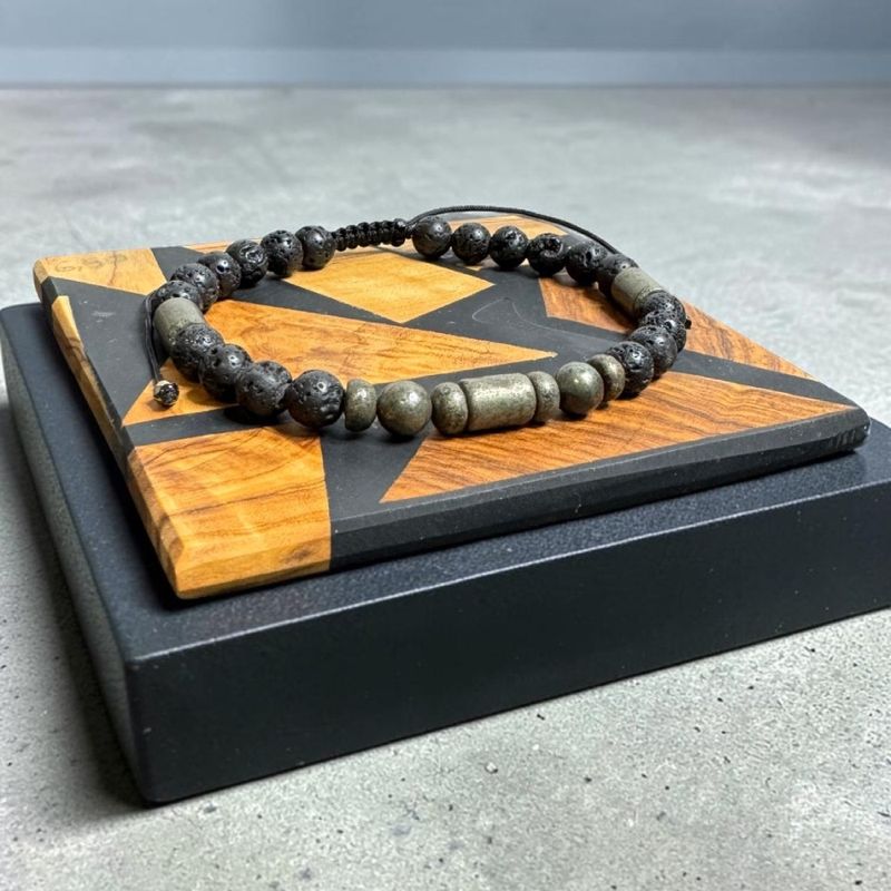 Fashion, accesorii si bijuterii - Barbati - Bijuterii barbati - Bratari barbati - Bratara eleganta barbati Eiko cu snur din Piatra de lava si Pirita - Infinity.ro