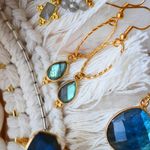 Fashion, accesorii si bijuterii - Femei - Bijuterii femei - Cercei femei - Cercei din cristale de Labradorit Maniac- Forta si Mister, otel inoxidabil - Infinity.ro