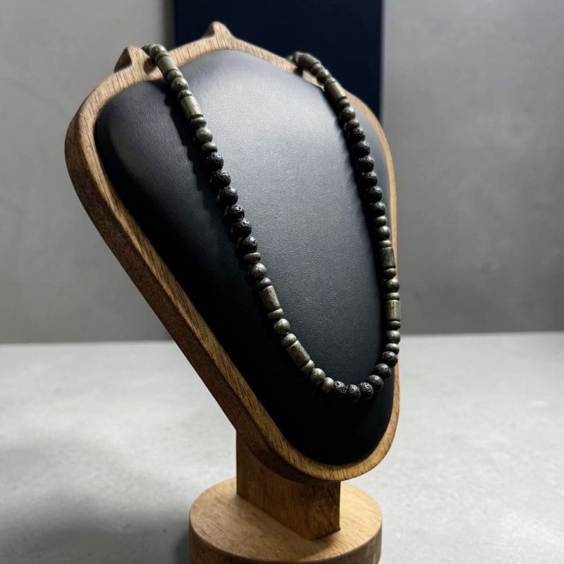 Fashion, accesorii si bijuterii - Barbati - Bijuterii barbati - Lanturi si pandantive barbati - Colier elegant barbati Eiko din piatra de lava si pirita cu inchidere magnetica - Infinity.ro