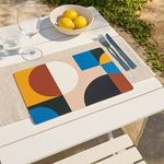 Casa si Gradina - Bucatarie si vesela - Vesela si tacamuri - Farfurii si boluri - Suport farfurie din plastic cu model forme geometrice colorate, 43.5x28.5cm - Infinity.ro