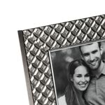 Casa si Gradina - Decoratiuni - Obiecte decorative - Accesorii decorative - Rama foto metalizata gri cu model romburi reliefate, 13x18cm - Infinity.ro