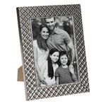 Casa si Gradina - Decoratiuni - Obiecte decorative - Accesorii decorative - Rama foto metalizata gri cu model romburi reliefate, 13x18cm - Infinity.ro