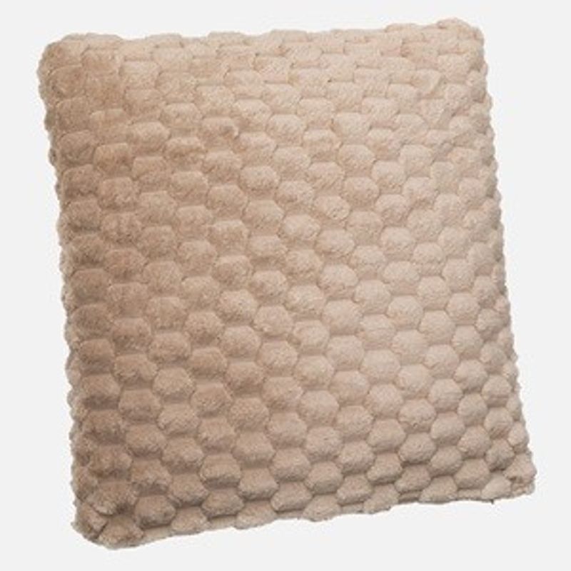 Casa si Gradina - Textile si covoare - Perne si pilote - Perne decorative - Perna decorativa bej din blana artificiala cu model reliefat, 60x60 cm - Infinity.ro
