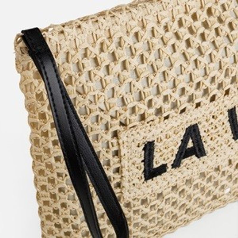 Fashion, accesorii si bijuterii - Femei - Lenjerie si pijamale femei - Imbracaminte de plaja femei - Portofel din paie impletite, 31x24cm, Bej natural cu broderie neagra - Infinity.ro