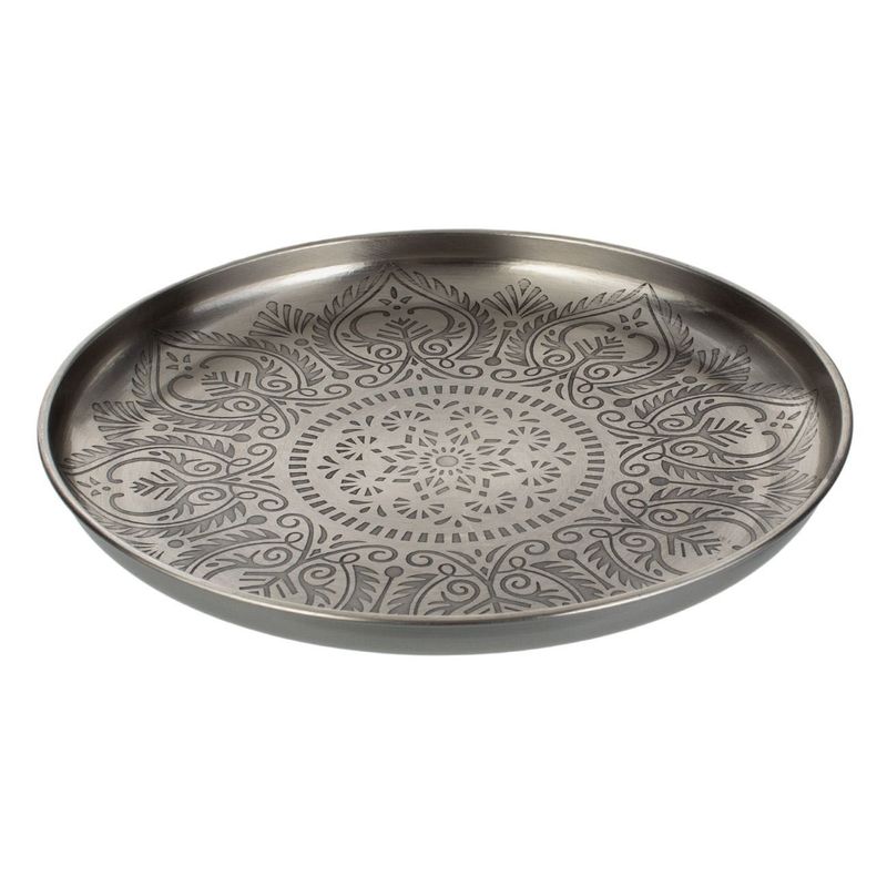Casa si Gradina - Bucatarie si vesela - Vesela si tacamuri - Platouri de bucatarie - Platou Decorativ Metalic Stil Marocan Argintie Diametru 30cm - Infinity.ro