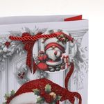 Casa si Gradina - Decoratiuni - Decoratiuni de sezon - Sacosa cadou cu model de Craciun Gnome si glitter rosu, 18x8x24cm - Infinity.ro