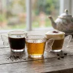 Casa si Gradina - Bucatarie si vesela - Cani si pahare - Cani si cesti - Set 6 cesti cafea si espresso din sticla texturata cu margine aurie si toarta fluture ABYZ 120ml - Infinity.ro