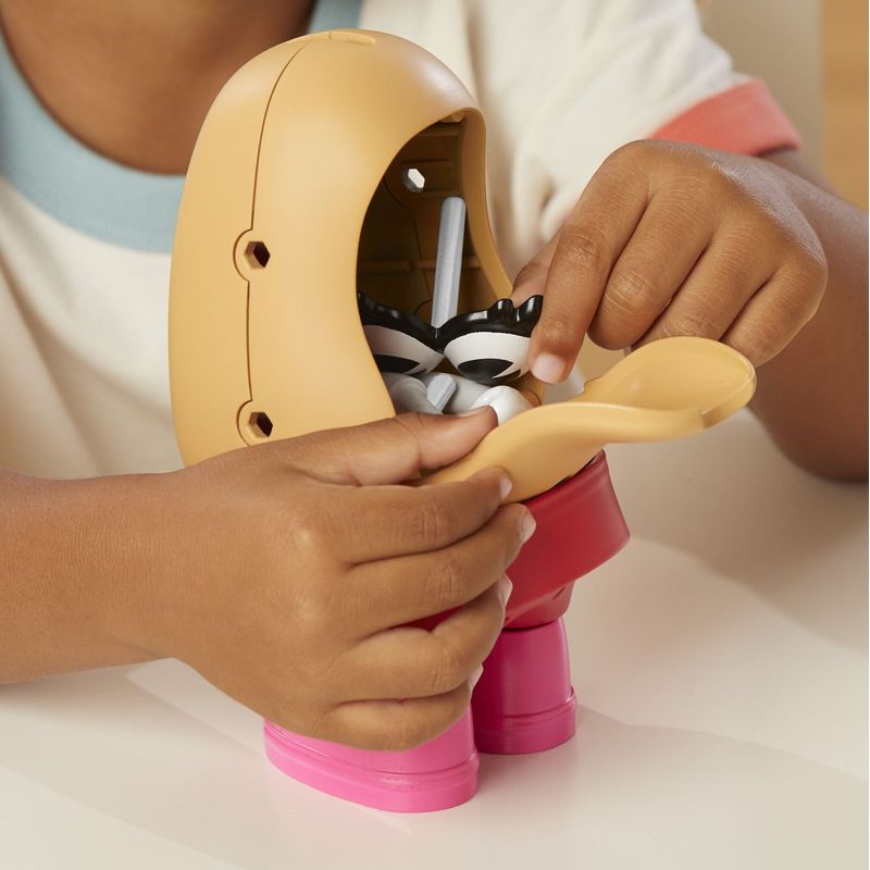 Jucarii, Copii si Bebe - Jucarii si jocuri - Figurine - Doamna cap de cartof set figurina si accesorii - Infinity.ro