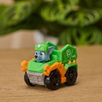 Jucarii, Copii si Bebe - Jucarii si jocuri - Figurine - Patrula catelusilor filmul cu dinozauri pup squad racers vehicul cu figurina rocky 6.5 cm - Infinity.ro