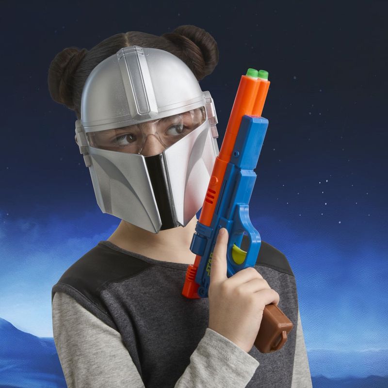 Jucarii, Copii si Bebe - Jucarii si jocuri - Jucarii de rol - Masti si costume copii - Star Wars mandalorianul si grogu set blaster si masca mandalorianul cu lumini si sunete - Infinity.ro