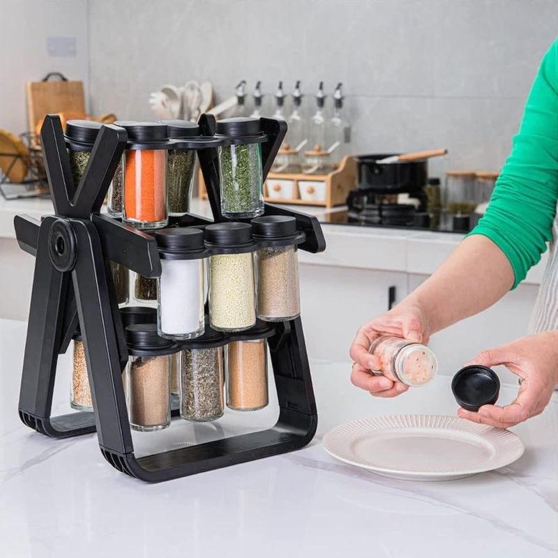 Casa si Gradina - Bucatarie si vesela - Ustensile bucatarie - Rasnite si dozatoare condimente - Suport Rotativ cu 18 Recipiente pentru Condimente, Design Modern 360, Sticla si Finisaj Negru - Infinity.ro