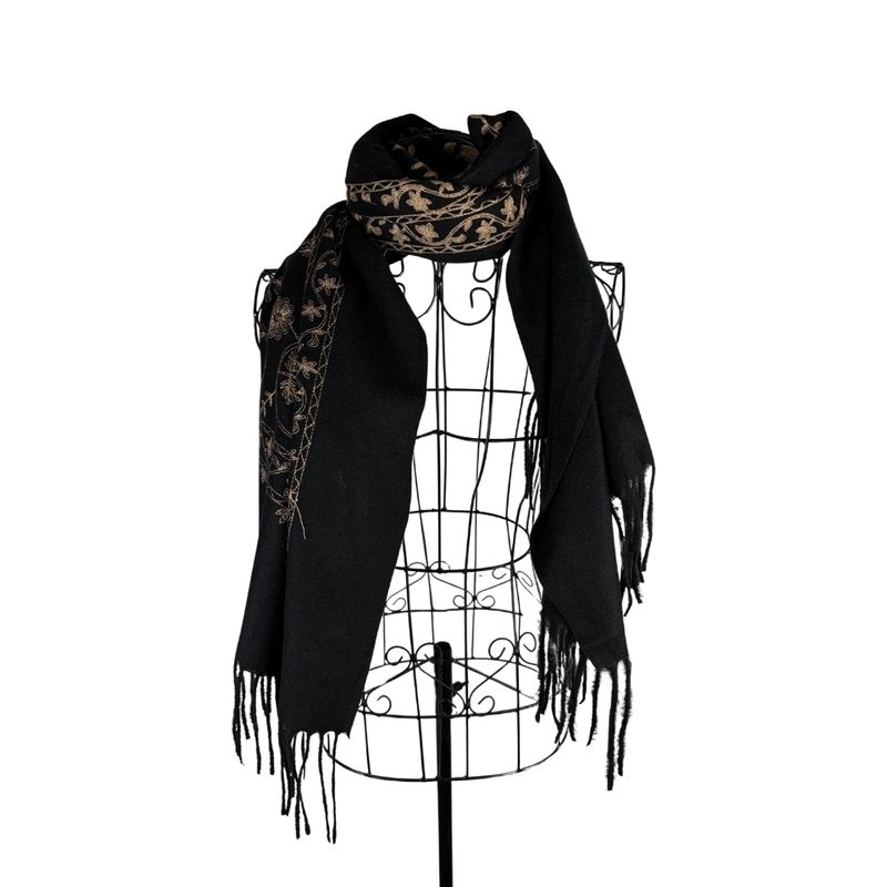 Fashion, accesorii si bijuterii - Femei - Accesorii femei - Esarfe si fulare femei - Fular dama de lux brodat uni negru - Infinity.ro