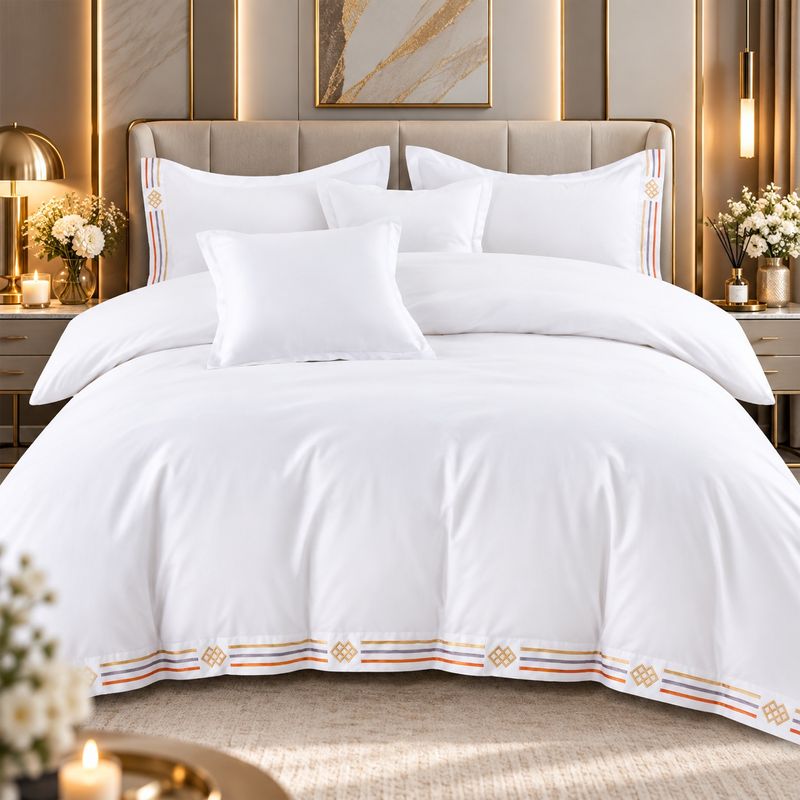 Casa si Gradina - Textile si covoare - Lenjerii de pat - Seturi de lenjerie - Lenjerie de pat premium cu broderie aurie, Bumbac, 6 piese, Culoare Alb - Infinity.ro