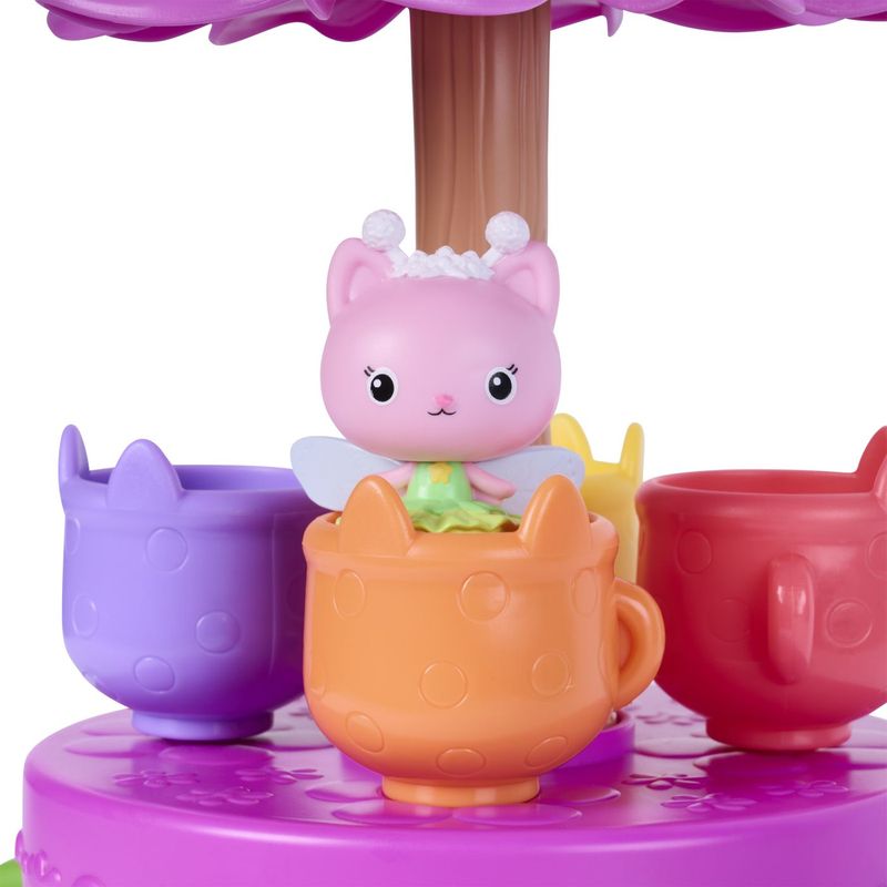 Jucarii, Copii si Bebe - Jucarii si jocuri - Figurine - Gabbys Dollhouse Fairylandia set de joaca petrecere cu ceai cu figurine si accesorii - Infinity.ro