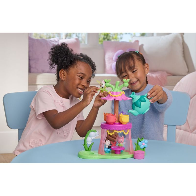 Jucarii, Copii si Bebe - Jucarii si jocuri - Figurine - Gabbys Dollhouse Fairylandia set de joaca petrecere cu ceai cu figurine si accesorii - Infinity.ro