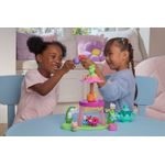 Jucarii, Copii si Bebe - Jucarii si jocuri - Figurine - Gabbys Dollhouse Fairylandia set de joaca petrecere cu ceai cu figurine si accesorii - Infinity.ro