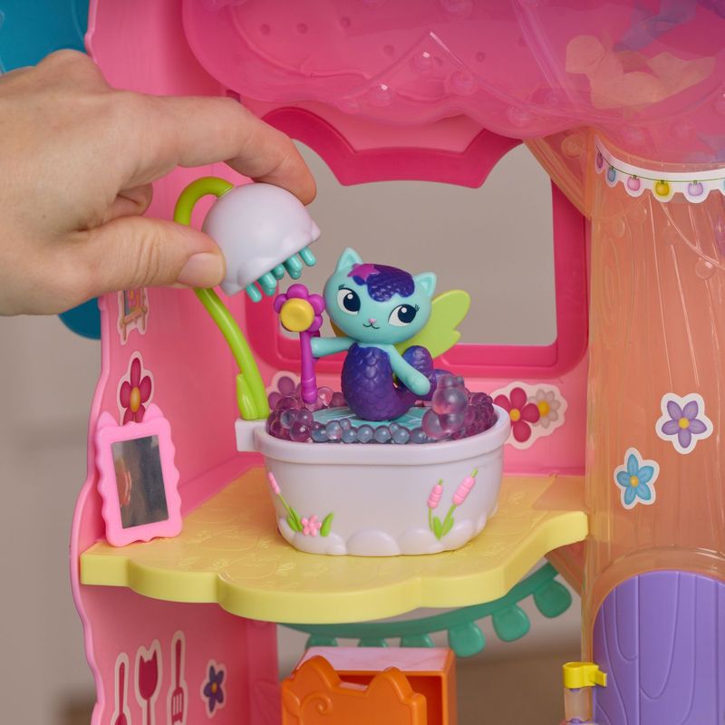 Jucarii, Copii si Bebe - Jucarii si jocuri - Figurine - Gabbys Dollhouse Fairylandia set de joaca baia magica a pisicii mercat cu figurine si accesorii - Infinity.ro