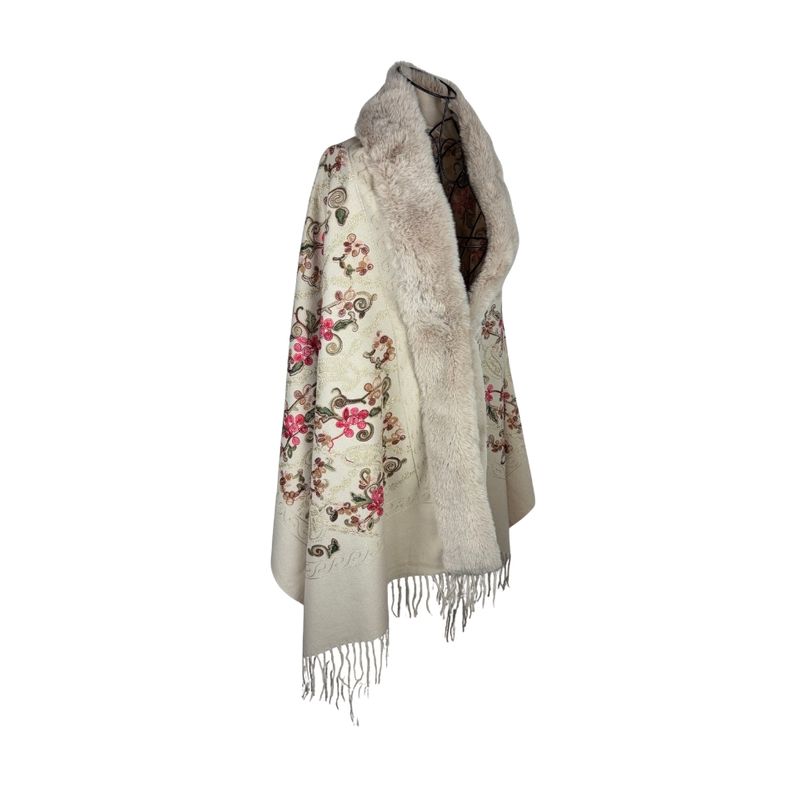 Fashion, accesorii si bijuterii - Femei - Accesorii femei - Esarfe si fulare femei - Fular dama tip poncho de lux crem - Infinity.ro