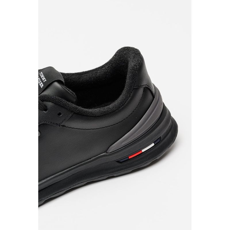 Fashion, accesorii si bijuterii - Barbati - Incaltaminte barbati - Sneakers si tenisi barbati - Pantofi sport Tommy Hilfiger Retro Runner FM0FM05721 Negru 42 EU - Infinity.ro
