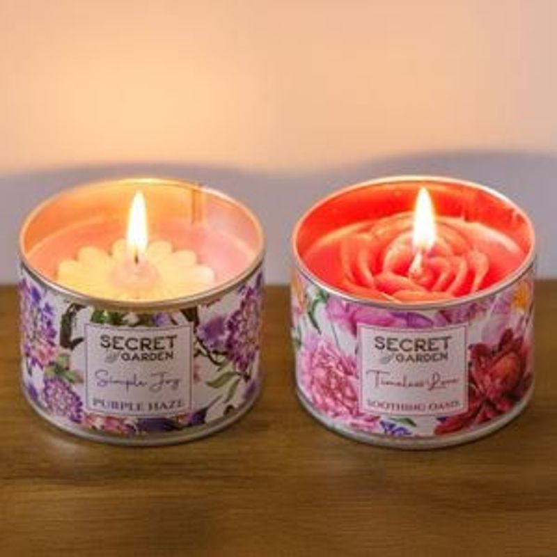 Casa si Gradina - Decoratiuni - Aromaterapie si lumanari - Lumanari si candele - Lumanare decorativa parfumata in cutie metalica, diametru 7,5 cm, inaltime 6 cm, aroma trandafir si lavanda - Infinity.ro