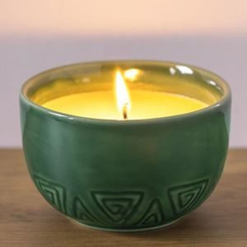 Casa si Gradina - Decoratiuni - Aromaterapie si lumanari - Lumanari si candele - Ghiveci Ceramic Verde cu Lumanare Citronela Relief - Infinity.ro